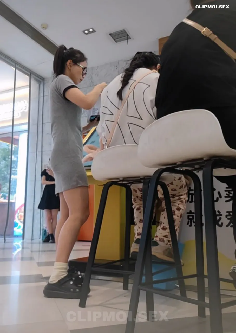 Gái xinh trong trung tâm giải trí