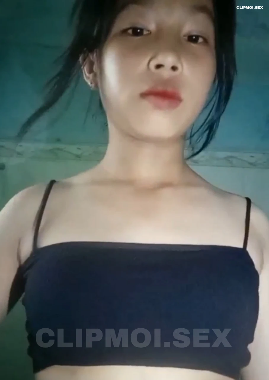 Hồng Nhung 2k8 thông thạo bộ môn móc cua thần chưởng