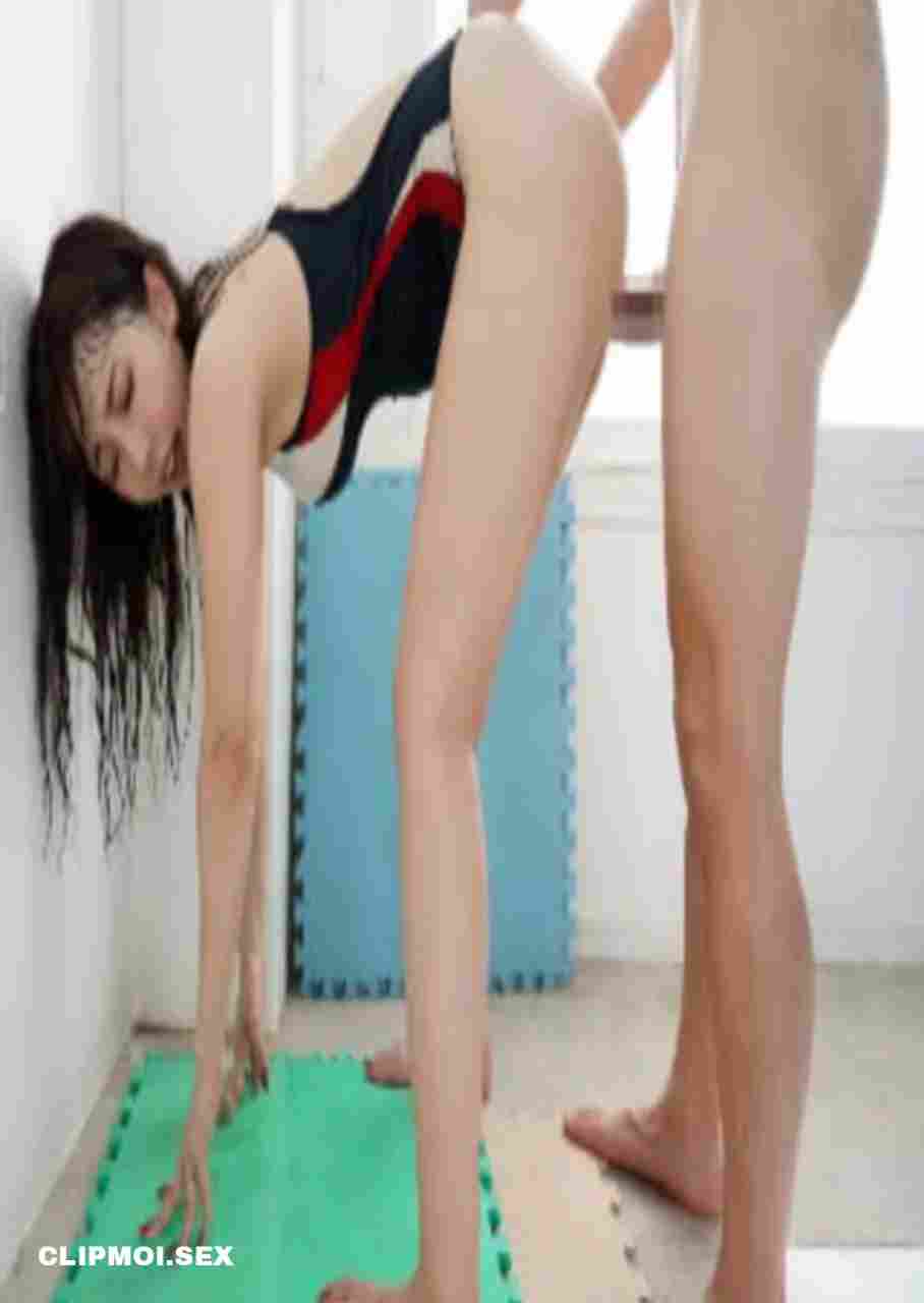 Nam sinh năm nhất học bơi để... đụ cô giáo