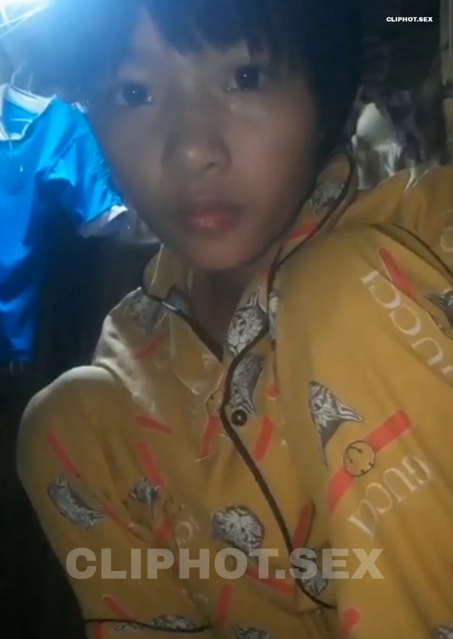 2k9 lén bố mẹ vào bếp thủ dâm