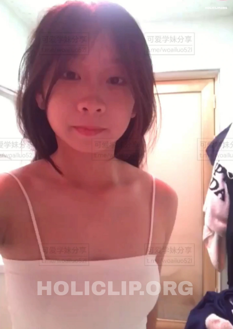 Em gái 2k8 tranh thủ thẩm du lúc ba mẹ vắng nhà
