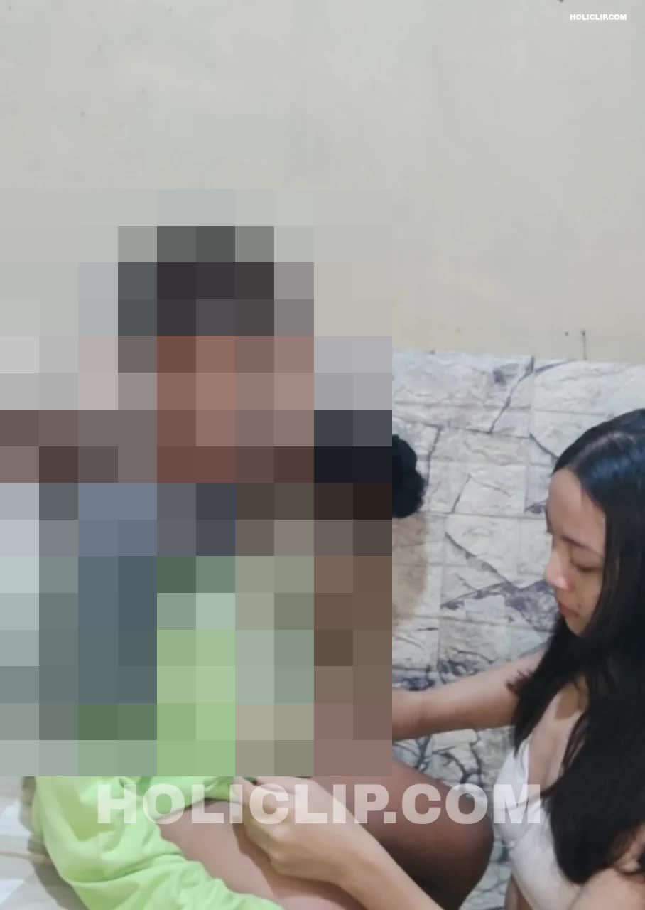 Bà chị 2k7 dâm đãng và đứa em ngây thơ (P1)