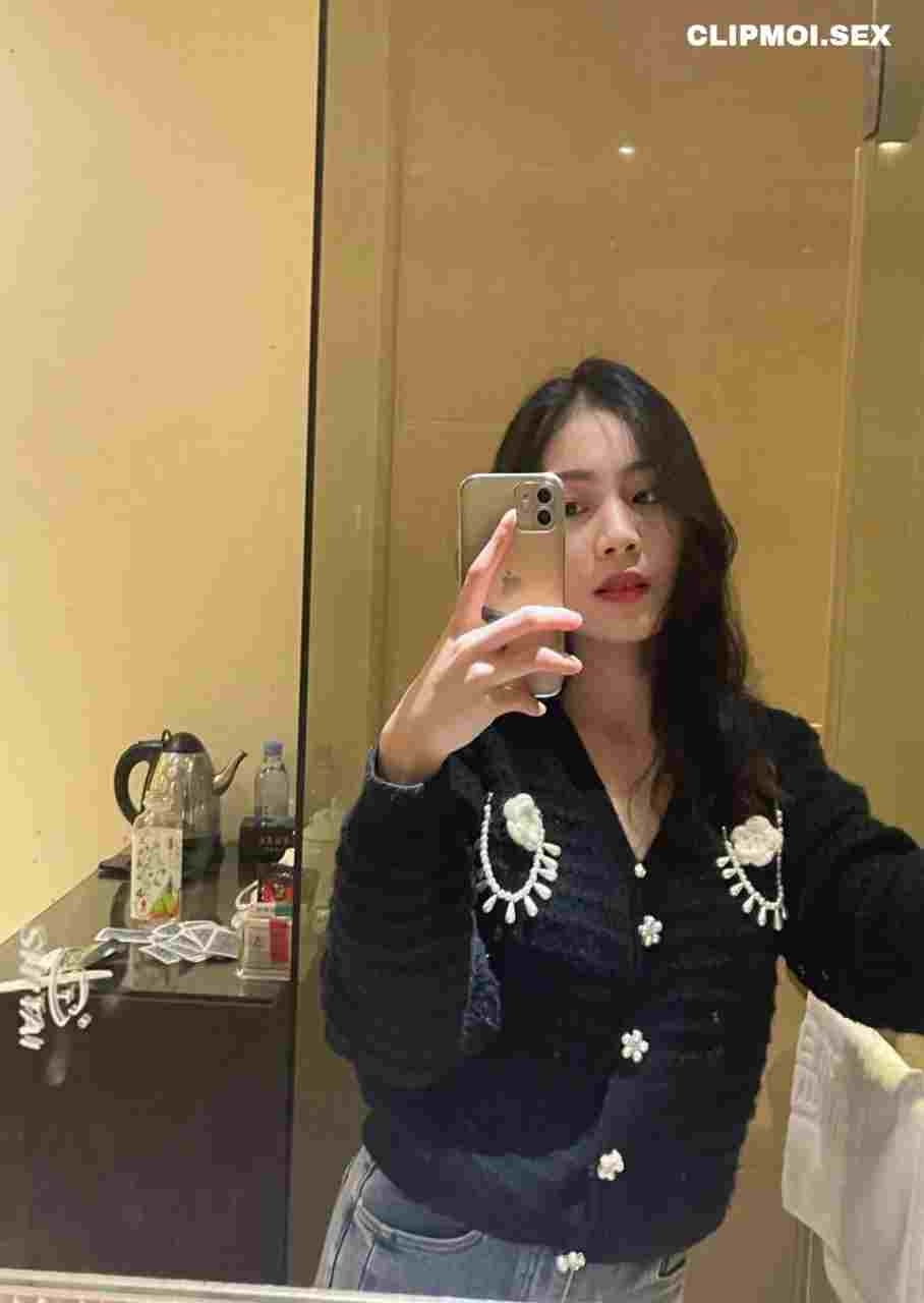AI thay đổi khuôn mặt