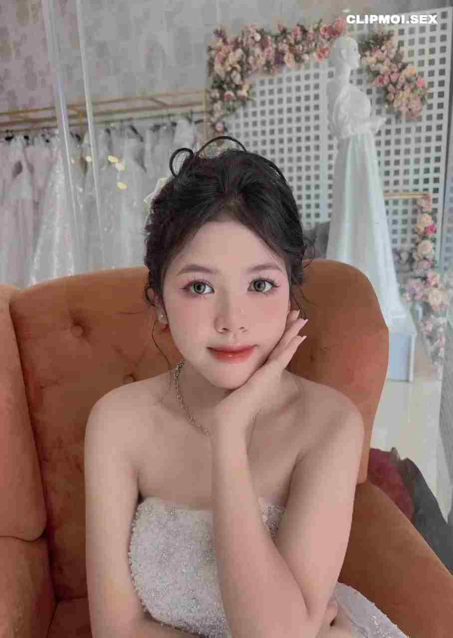 Hot girl Thùy Dung lộ clip