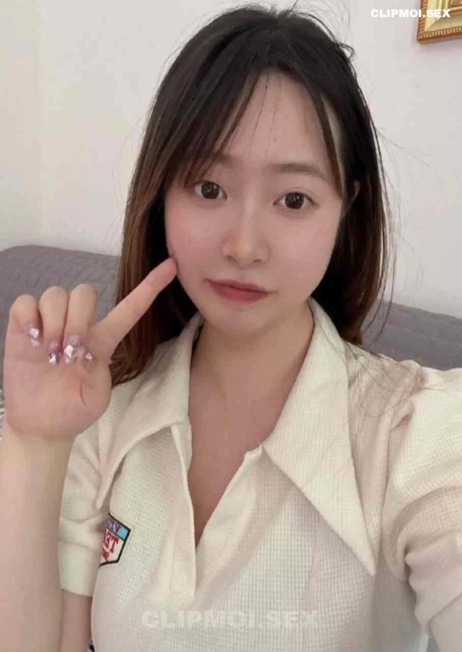 Sinh viên năm ba lộ clip sex