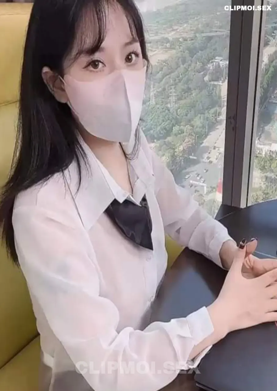 Cô thư ký ngây thơ